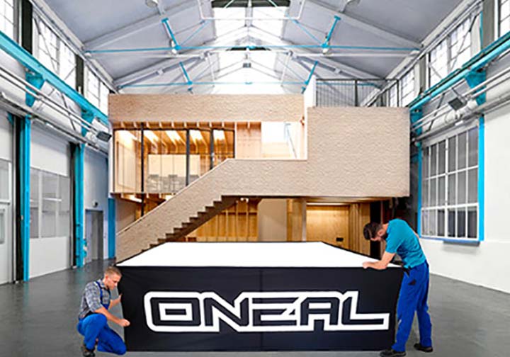 Sky Tube Square Hanging Banners  4 - Circleone 